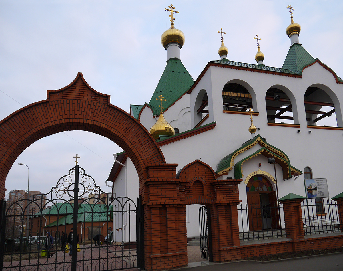 Пункт помощи беженцам при храме всех святых в земле Российской просиявших в Новокосино