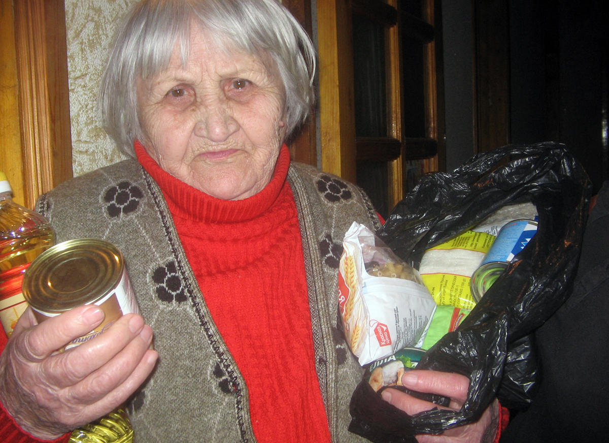 Гуманитарный груз, закупленный на общецерковные средства, состоит из продуктов питания длительного хранения