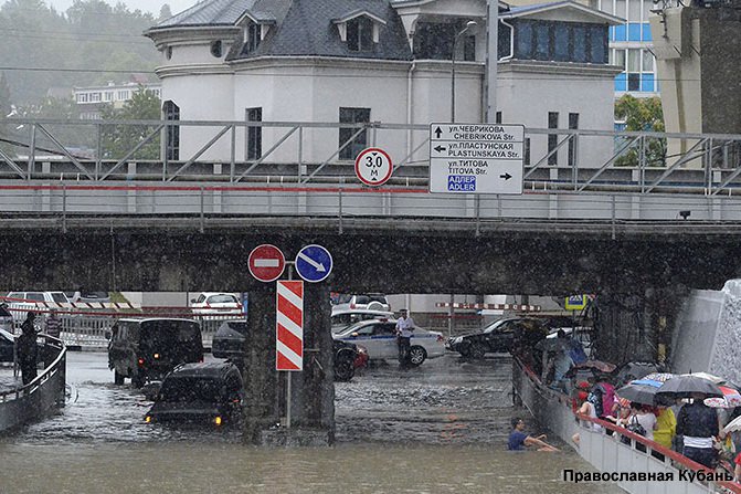 Екатеринодарская епархия помогает пострадавшим от наводнения в Сочи