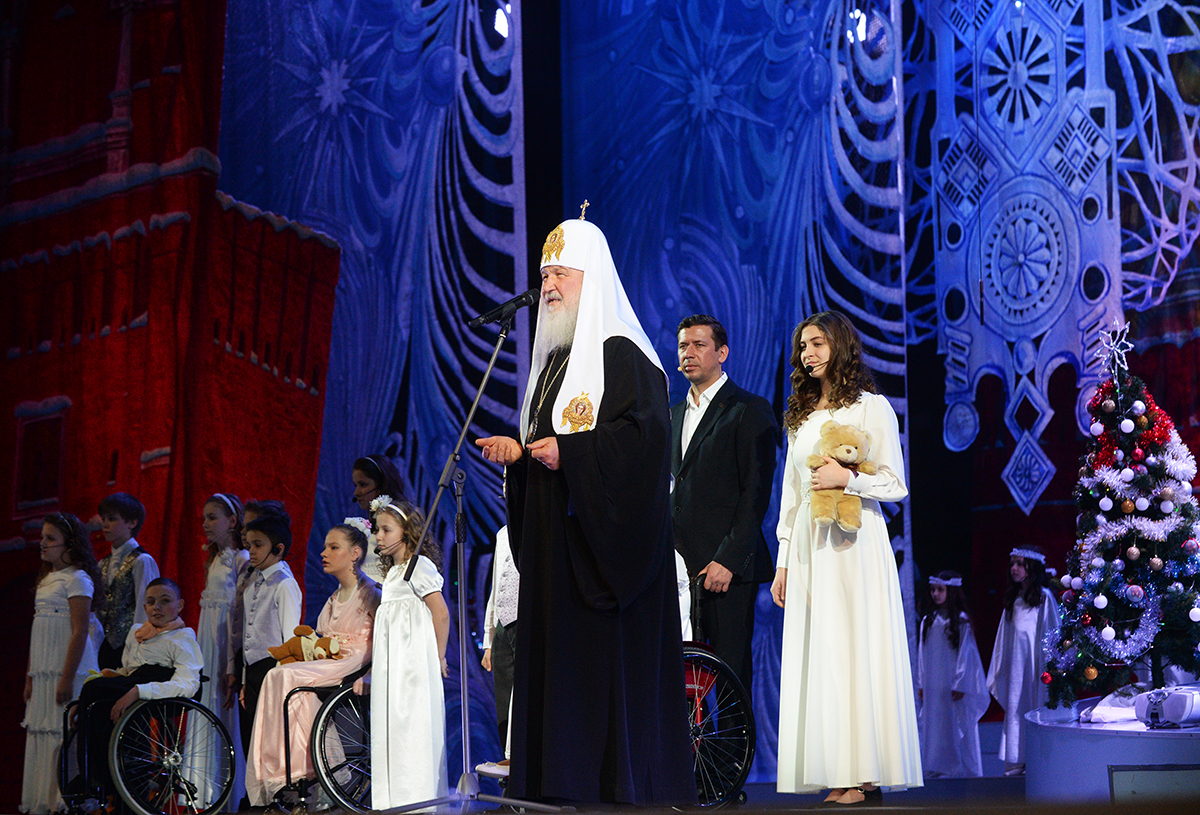 Святейший Патриарх Кирилл подарил детям-инвалидам специальные коляски