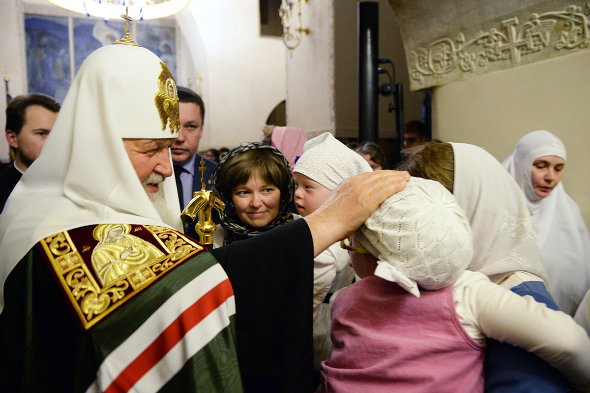 Святейший Патриарх Кирилл посетил Марфо-Мариинскую обитель милосердия в Москве