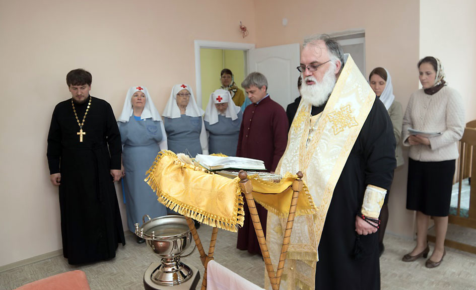 Приют освятил епископ Сарапульский и Можгинский Антоний