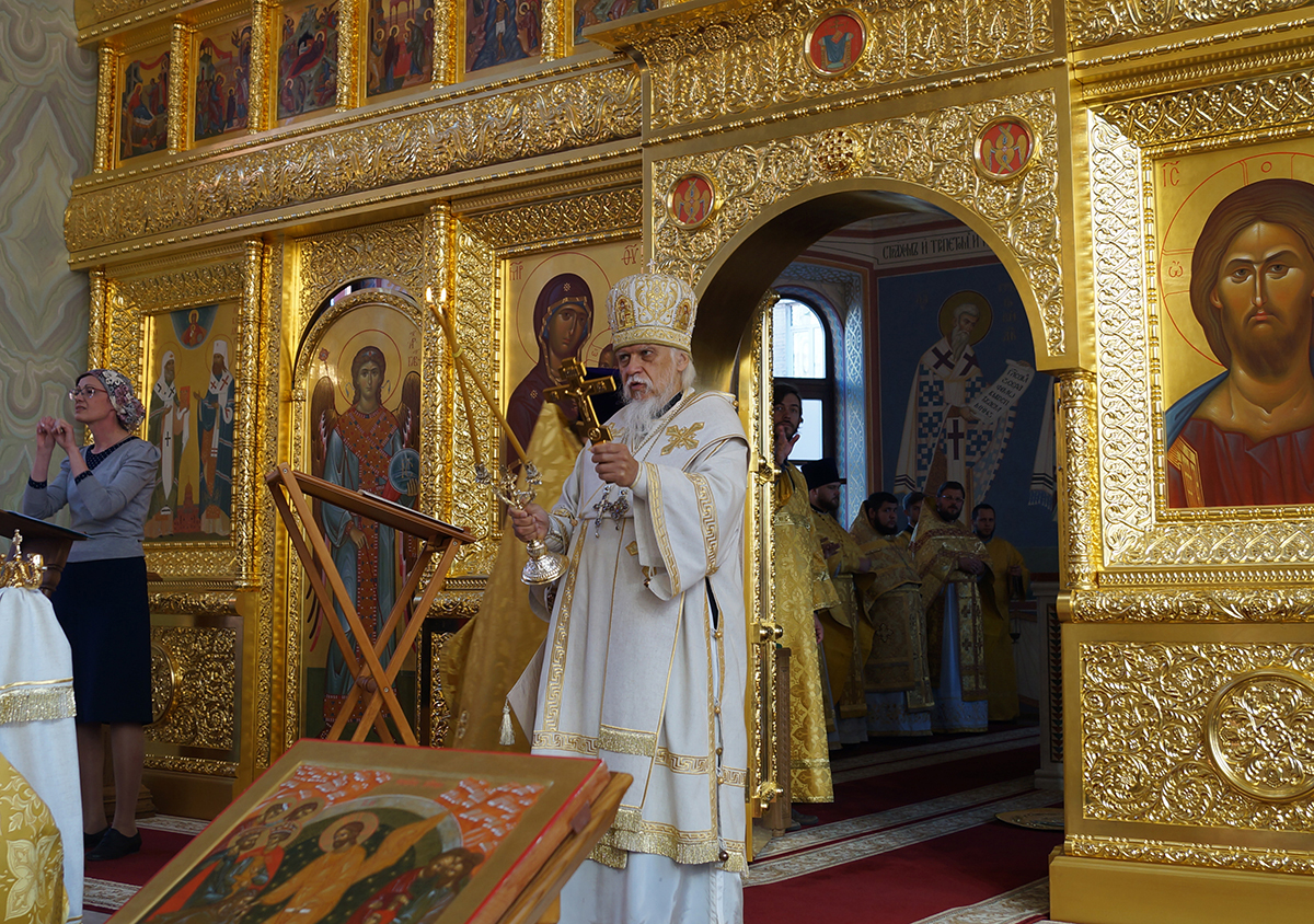 В Международный день глухих епископ Пантелеимон совершил Литургию с сурдопереводом