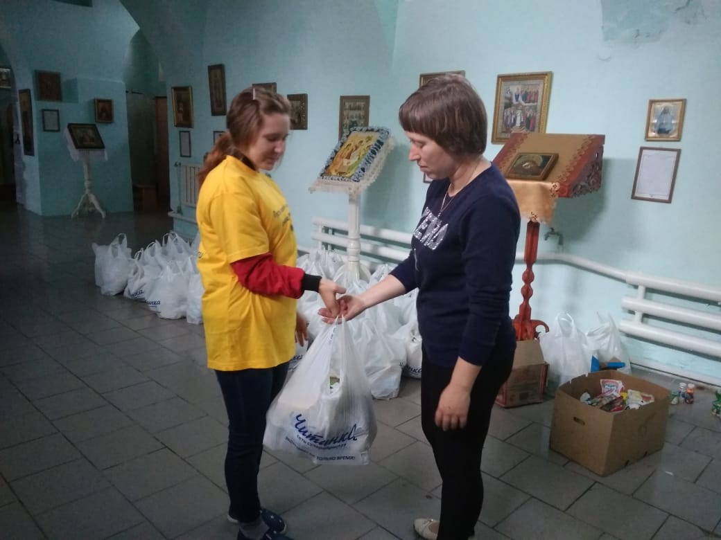 В социальном отделе Нерчинской епархии выдают гуманитарную помощь
