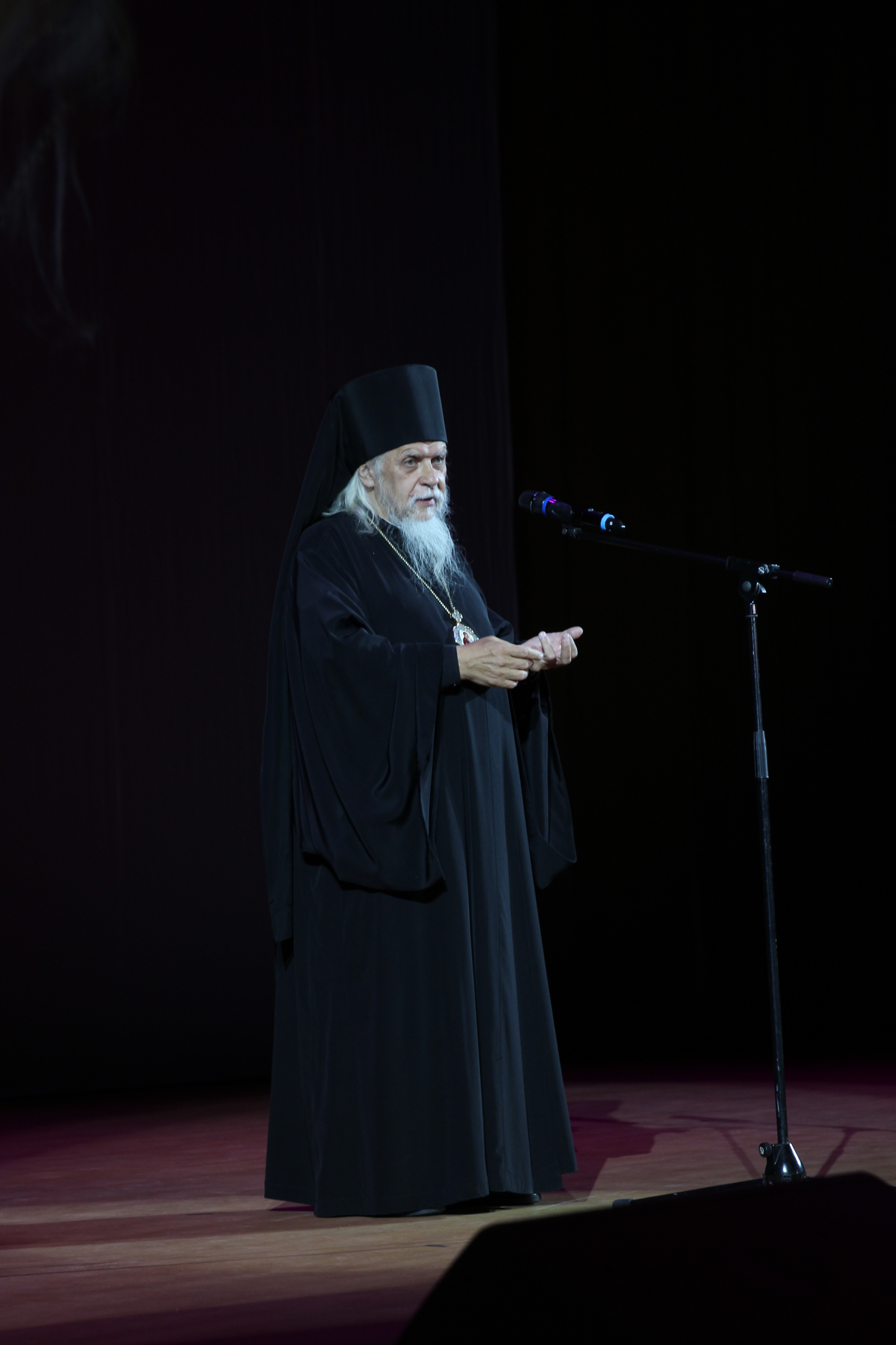 Епископ Пантелеимон поздравил с началом учебного года учащихся Первого Московского образовательного комплекса