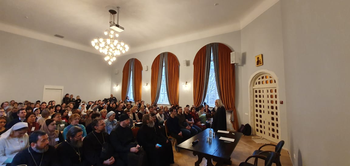 98 будущих помощников больничных священников начали свое обучение в Москве