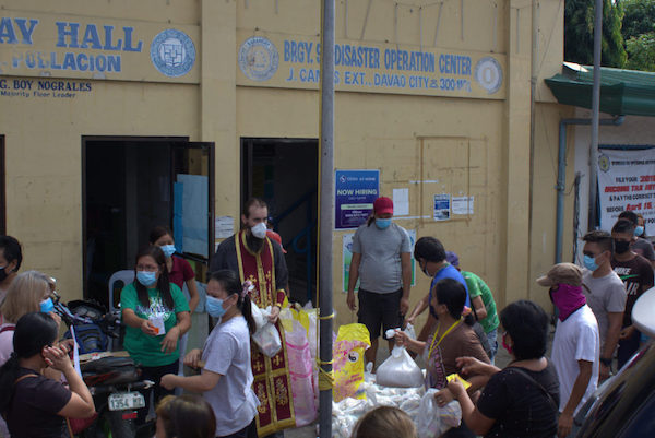 Распределение гуманитарной помощи в Давао