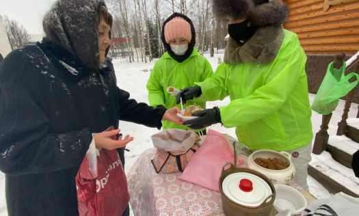 Волонтеры Нижегородской епархии кормят горячими обедами нуждающихся