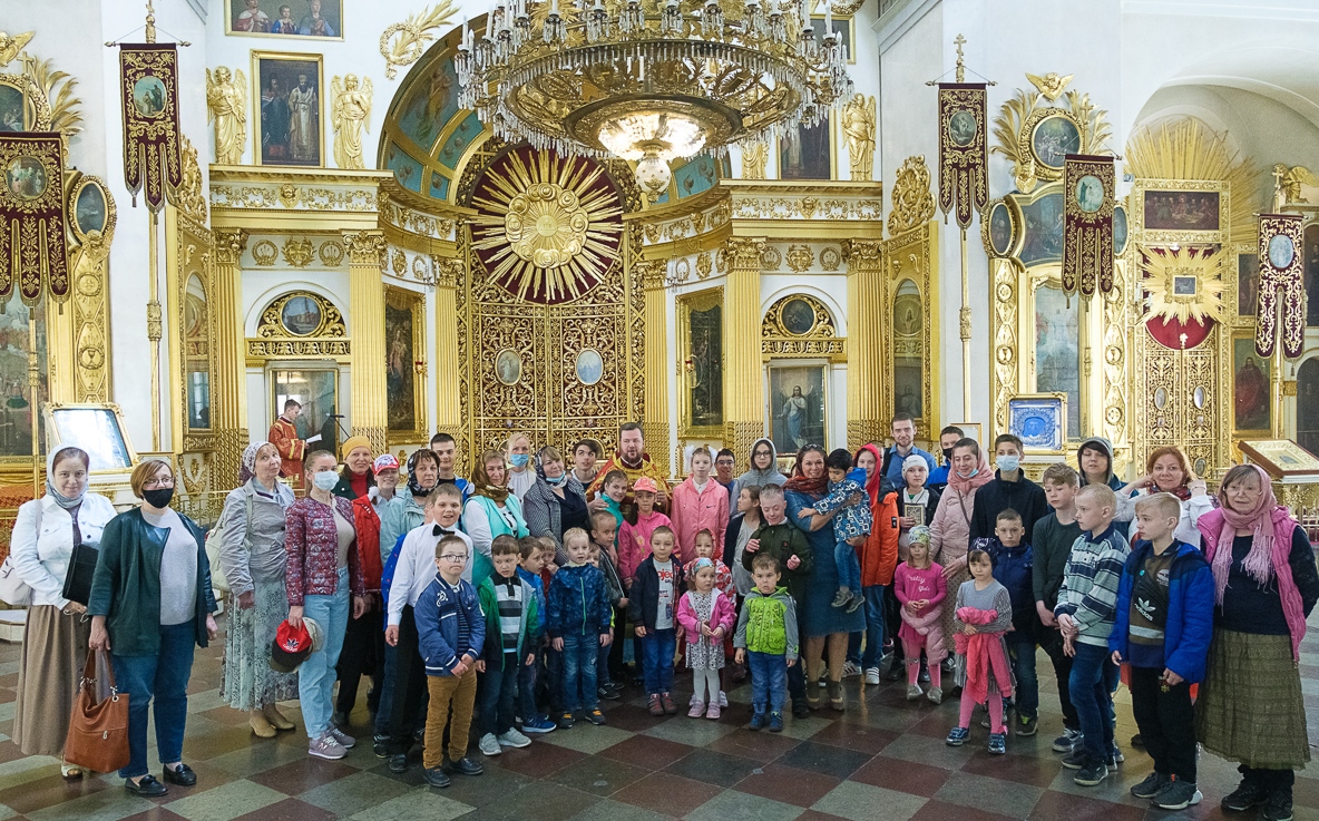 После Божественной литургии в Спасо-Преображенском соборе Санкт-Петербурга. Фото: Андрей Петров