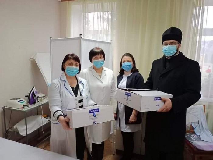 Духовенство Бориспольской епархии передало лекарственные препараты амбулаториям и фельдшерско-акушерским пунктам 