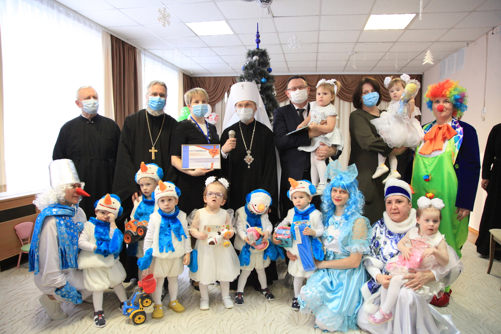 Митрополит Минский и Заславский Вениамин поздравляет с Рождеством Христовым воспитанников Дома ребенка в Минске