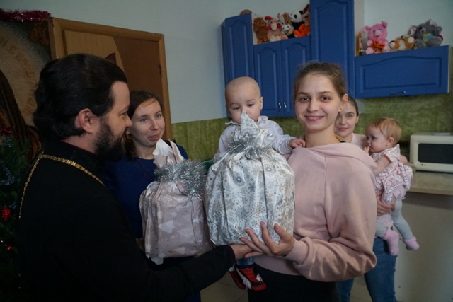 Благотворительная акция «Дари радость на Рождество» в Ростовской епархии