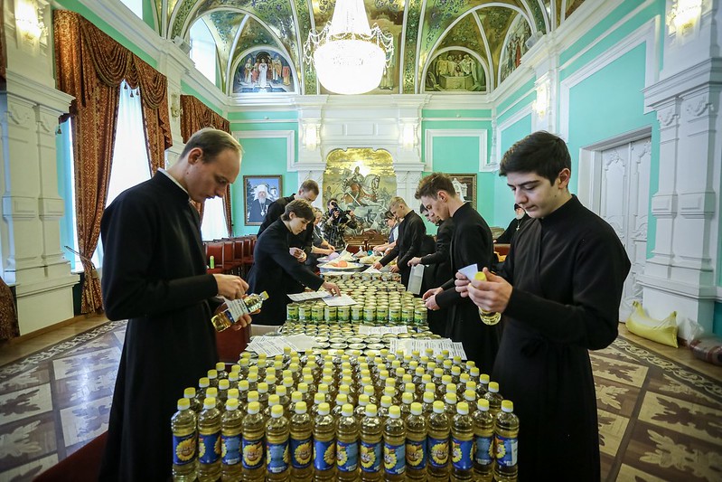 Сбор гуманитарной помощи для беженцев из Донбасса в Ставропольской епархии