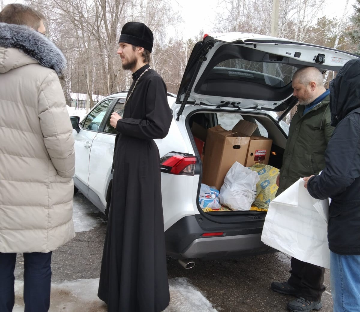 Священники Симбирской епархии привозят помощь для беженцев в пункты временного размещения