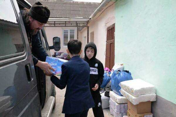 Гуманитарная помощь беженцам из Донбасса от Владикавказской епархии. Фото: сайт Владикавказской епархии