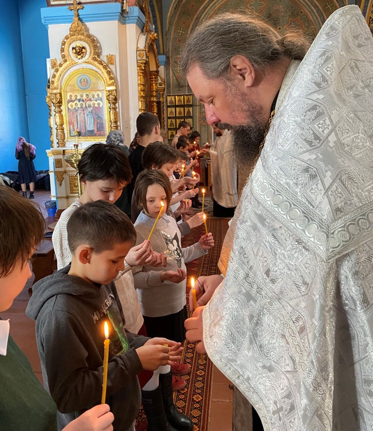 Крещение детей-беженцев в Борисоглебской епархии. Фото: сайт Борисоглебской епархии
