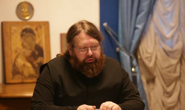Заместитель председателя Синодального отдела по благотворительности иеромонах Пантелеимон (Алешин)