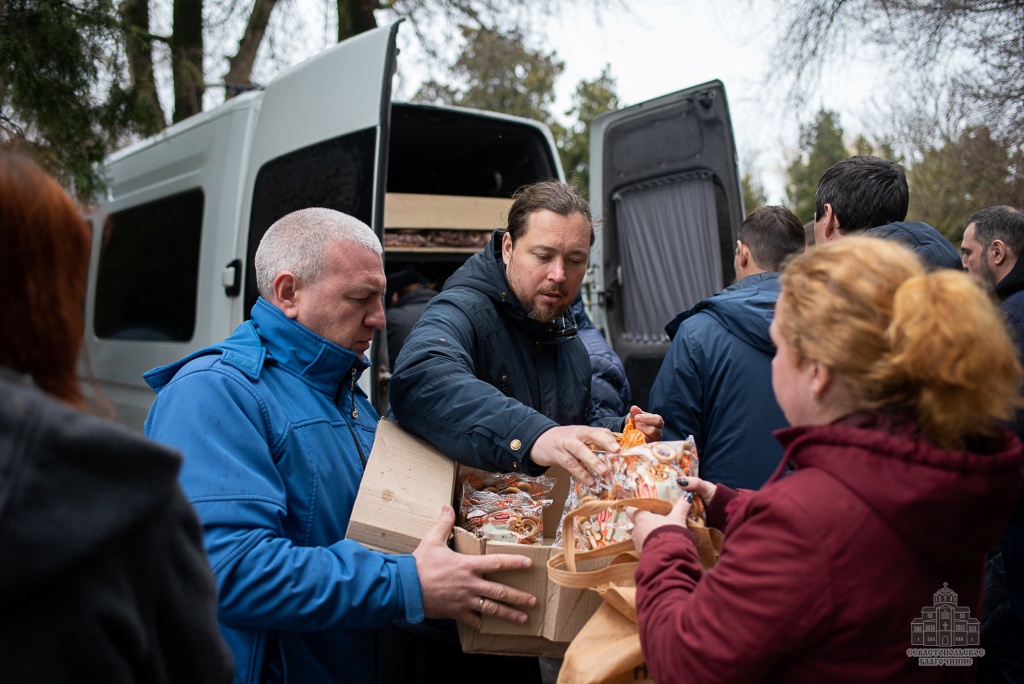 Гуманитарная помощь для пострадавших мирных жителей в зоне конфликта от Симферопольской епархии. Фото: Екатерина Виноградова