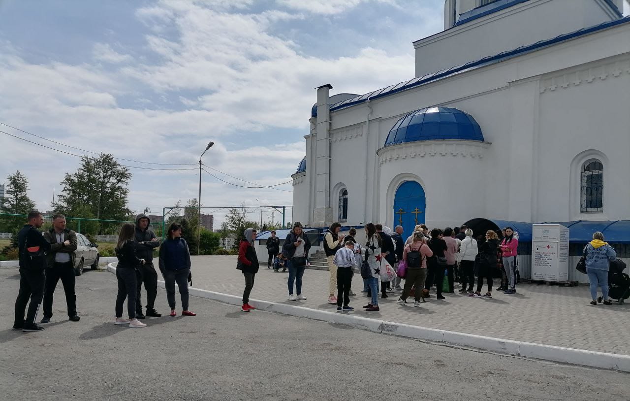 Ежедневно в центр гуманитарной помощи при храме в честь Покрова Пресвятой Богородицы в Ростове-на-Дону приходит более 100 семей