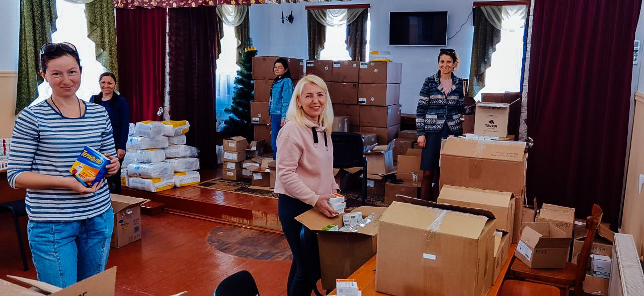 Волонтеры гуманитарного центра «Екатерининский» в Симферополе собирают помощь для беженцев