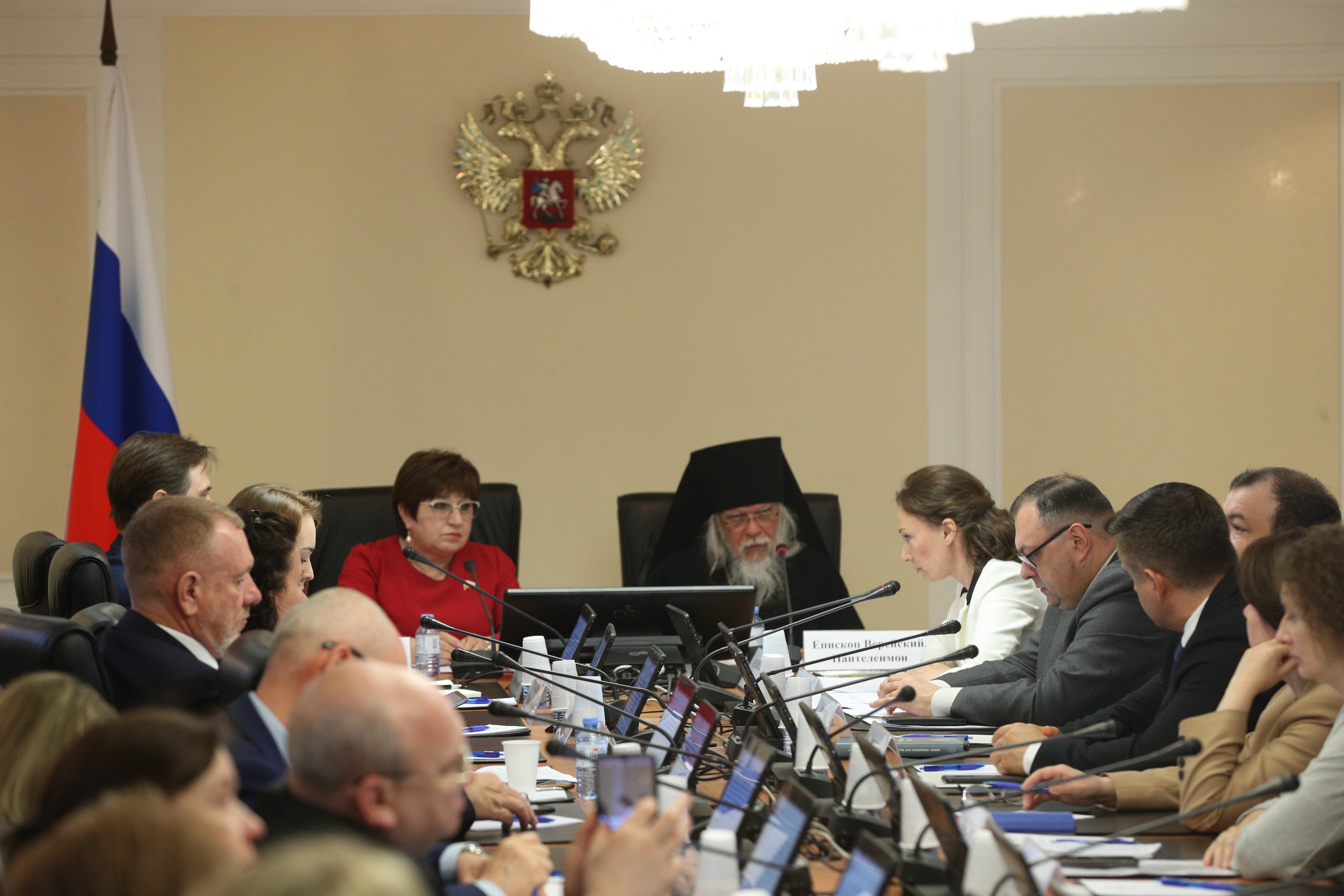 Участники круглого стола. Фото: официальный сайт Совета Федерации