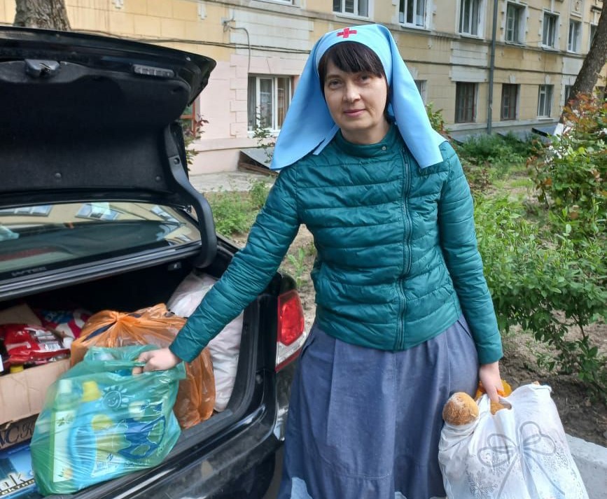 Сестры милосердия Ростовской-на-Дону епархии регулярно доставляют помощь в ПВР