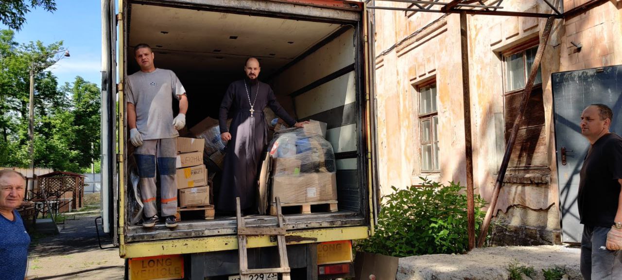 Гуманитарная помощь от Ростовской епархии для пострадавших мирных жителей Донбасса