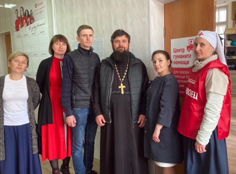 В новом центре гуманитарной помощи в городе Нижние Серги