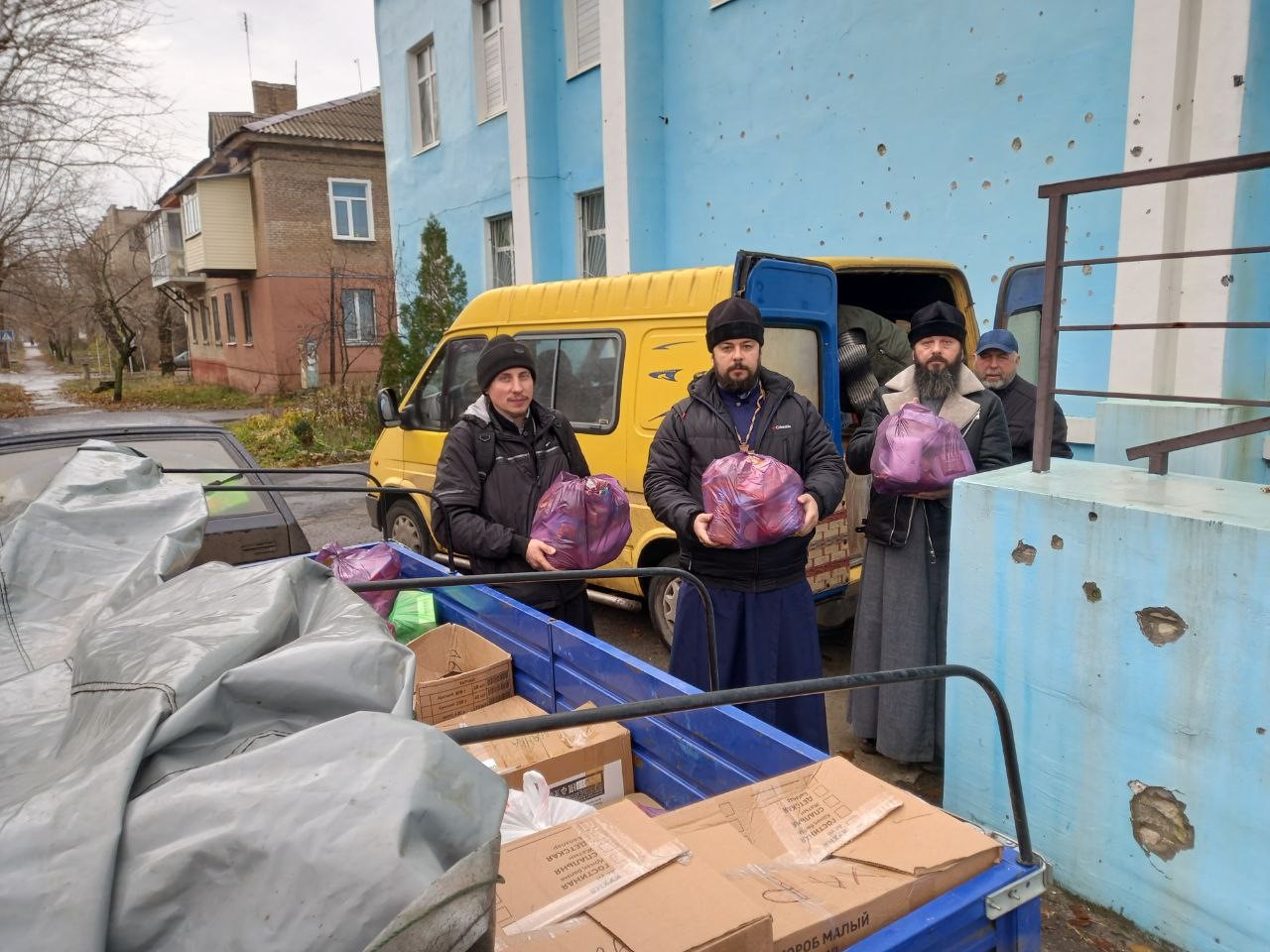 Социальный отдел Северодонецкой епархии передал гуманитарную помощь пострадавшим мирным жителям 