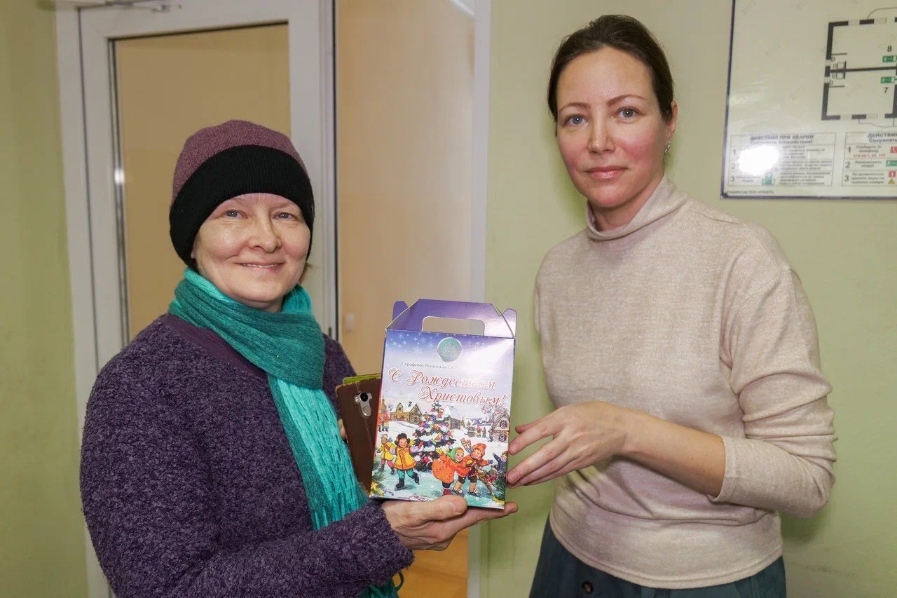 В Омской епархии передали подарки беженцам в ПВР