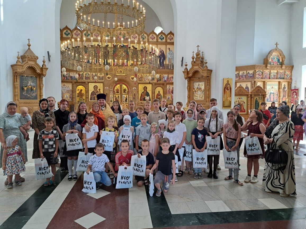 Помощь детям к школе от Рославльской епархии
