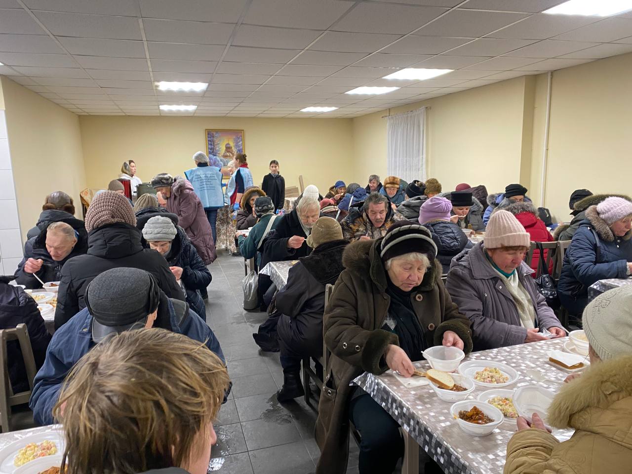 Рождественский обед для бездомных и нуждающихся в епархиальном Центре милосердия Санкт-Петербурга