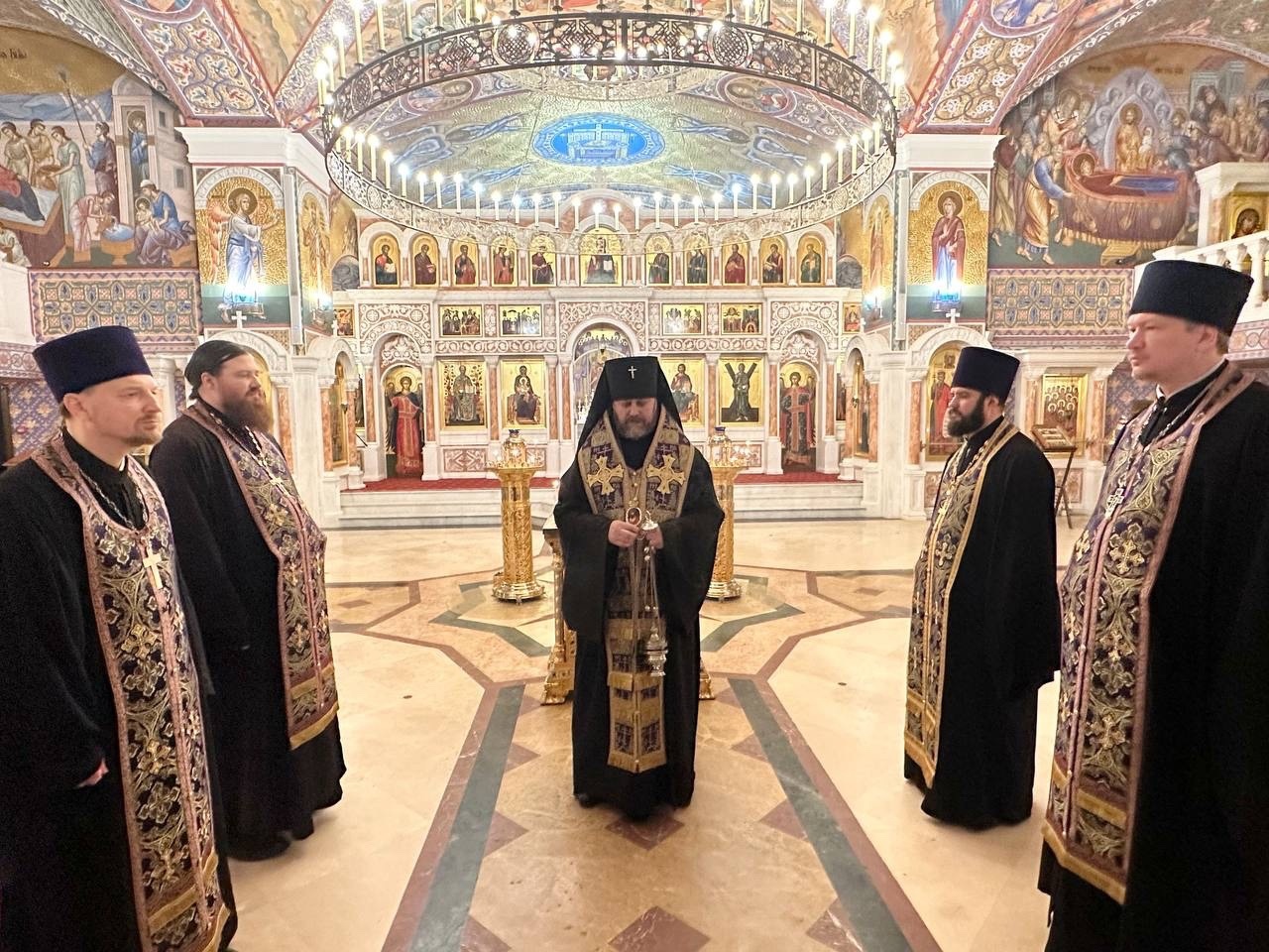 Архиепископ Фома совершает панихиду по погибшим в результате теракта