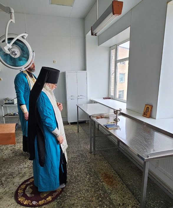 Епископ Пантелеимон освящает операционную в филиале №3 госпиталя имени Н.Н. Бурденко в Купавне