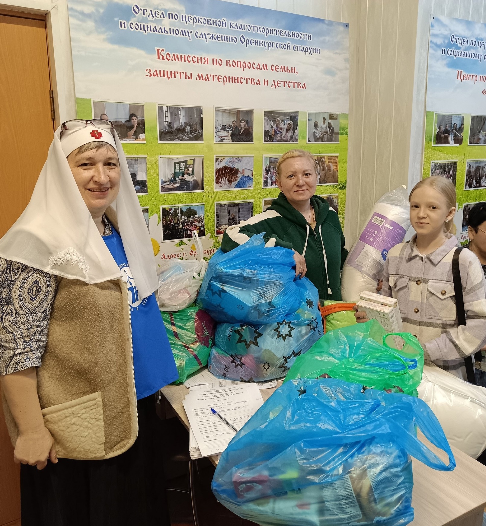 Передача помощи пострадавшим от паводков в центре помощи «Колыбель» Оренбургской епархии