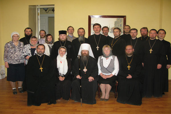 Участники курсов на встрече с митрополитом Томским и Асиновским Ростиславом  